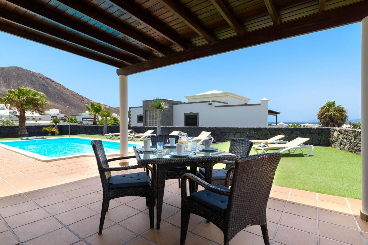 Villa Los Dragos Playa Blanca (Lanzarote) Exterior foto