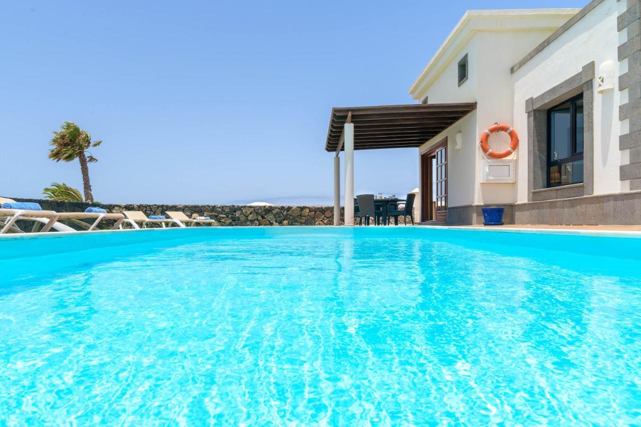 Villa Los Dragos Playa Blanca (Lanzarote) Exterior foto
