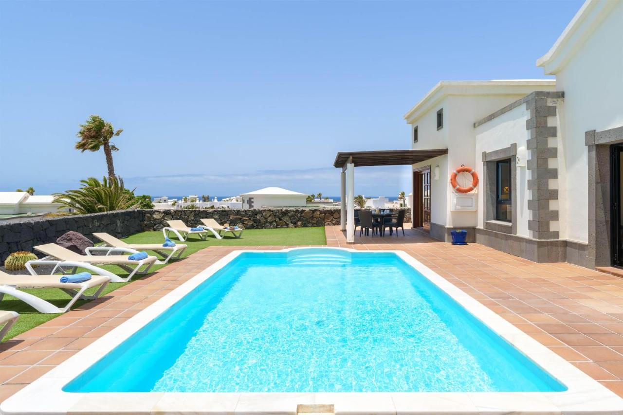Villa Los Dragos Playa Blanca (Lanzarote) Exterior foto