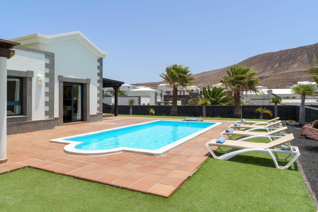 Villa Los Dragos Playa Blanca (Lanzarote) Exterior foto