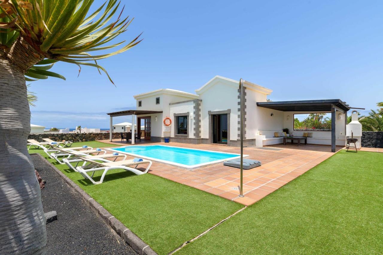 Villa Los Dragos Playa Blanca (Lanzarote) Exterior foto