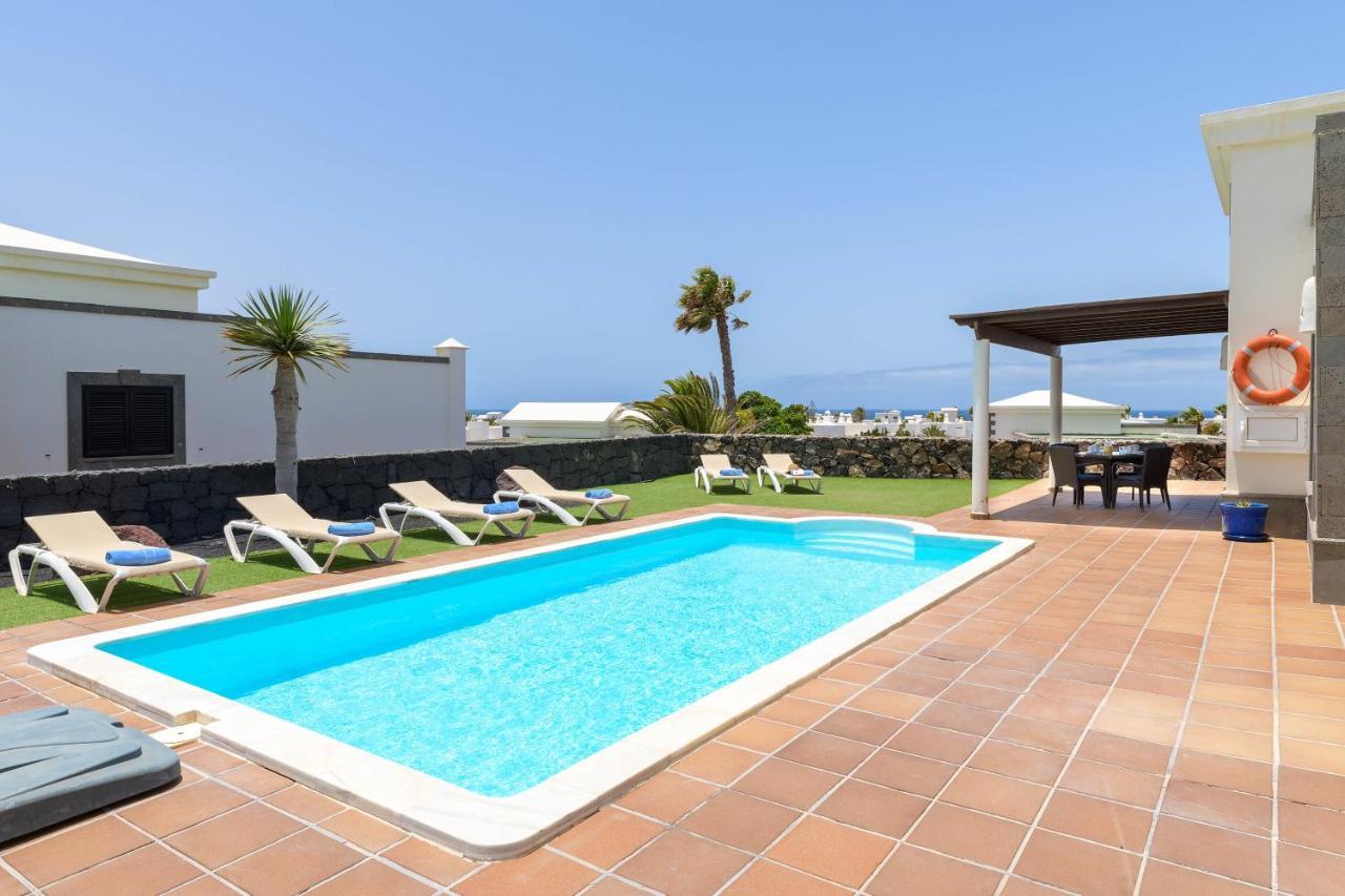 Villa Los Dragos Playa Blanca (Lanzarote) Exterior foto