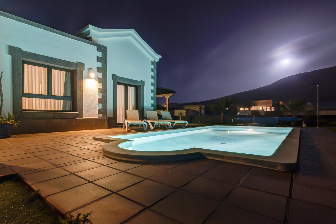 Villa Los Dragos Playa Blanca (Lanzarote) Exterior foto