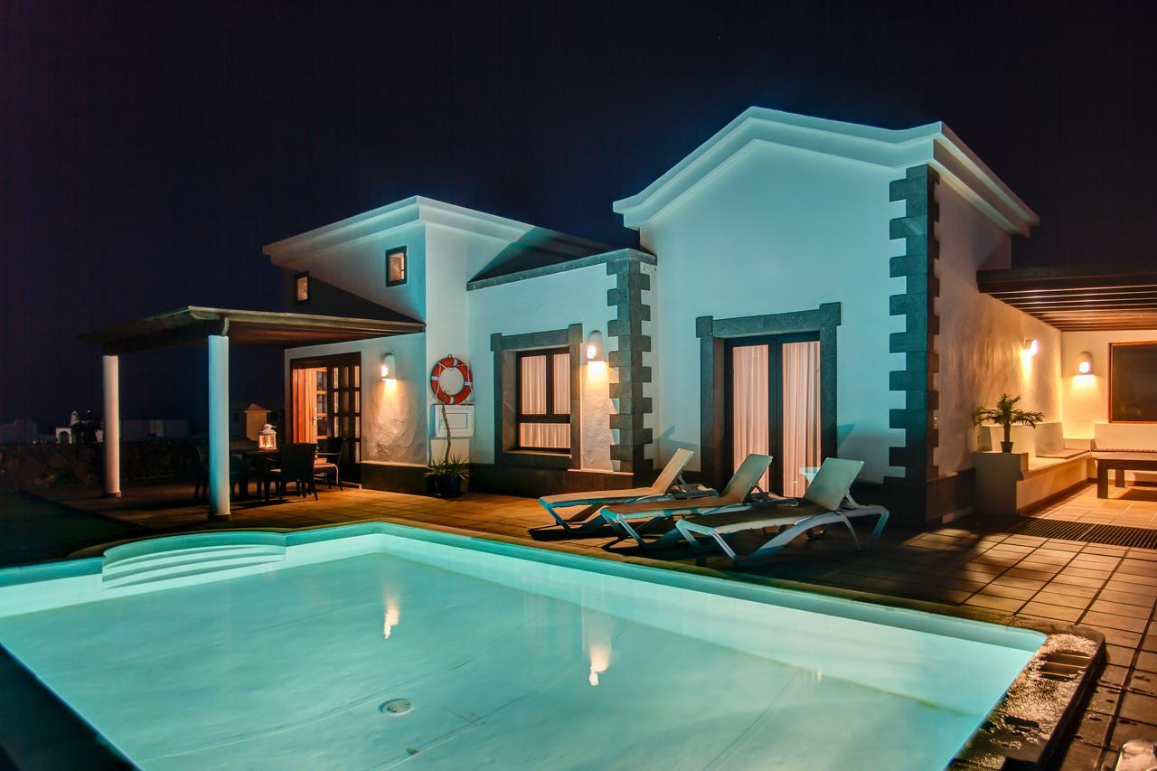 Villa Los Dragos Playa Blanca (Lanzarote) Exterior foto